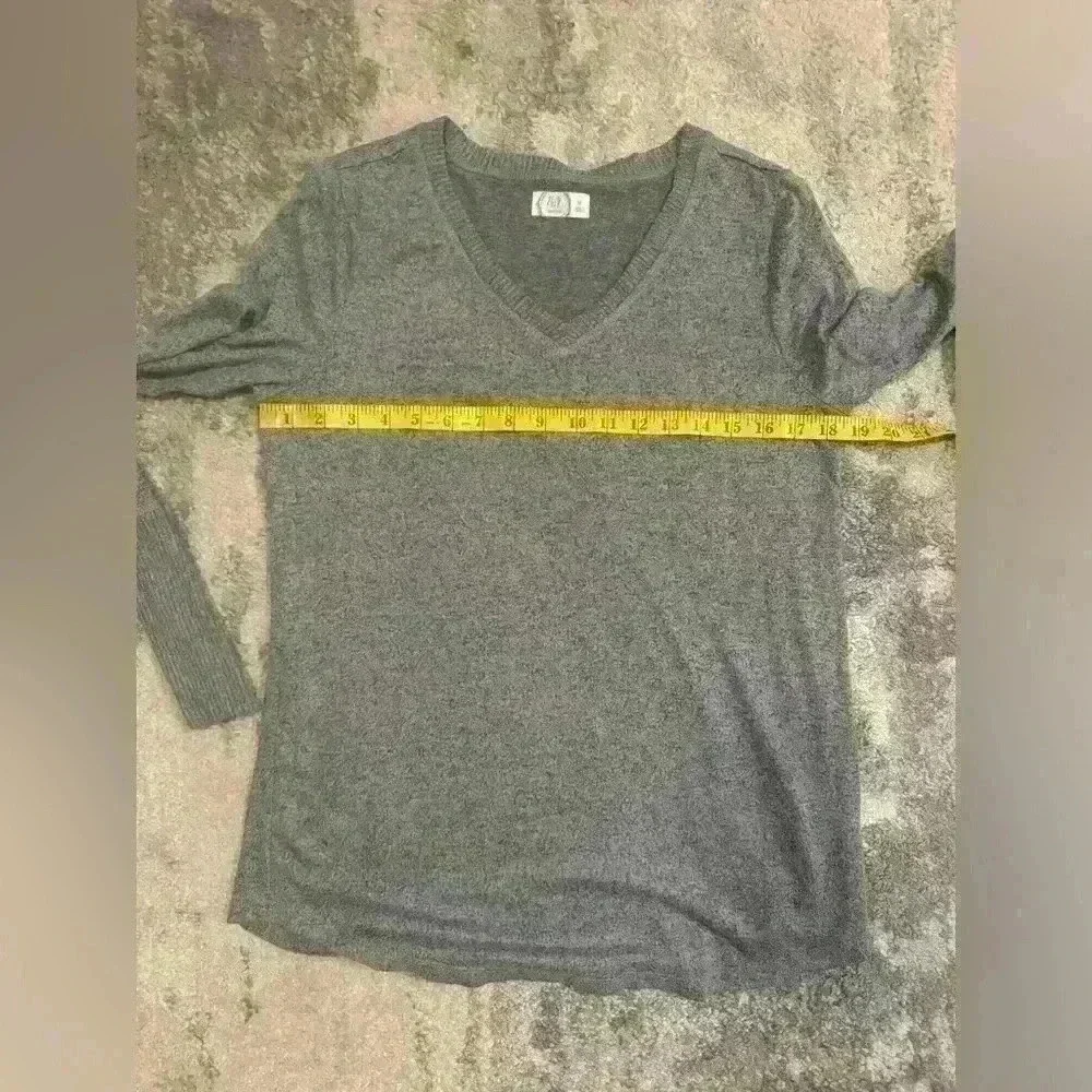Women’s Gray 24/7 Maurices Top - Picture 6 of 7